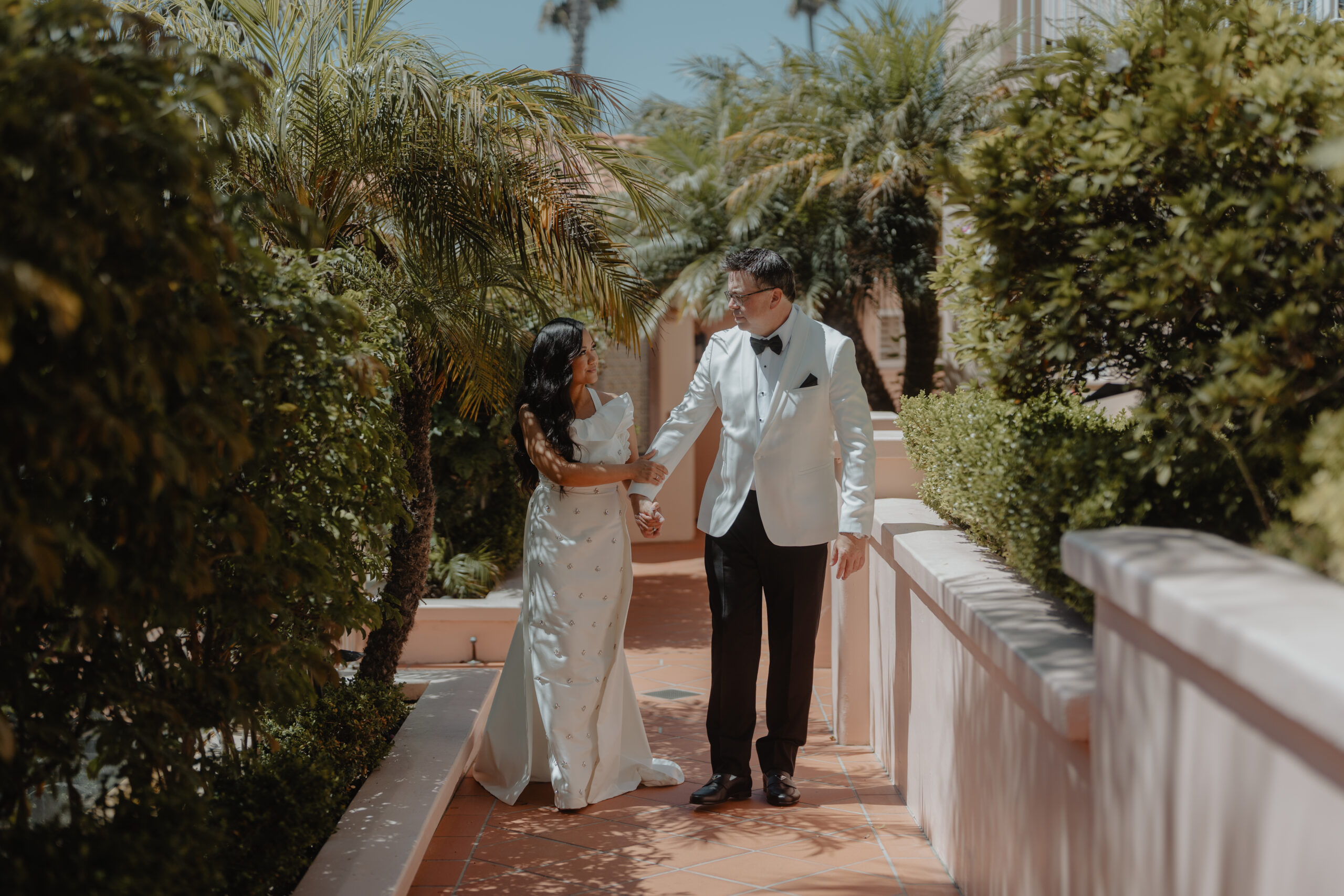 bride and groom at la valencia hotel